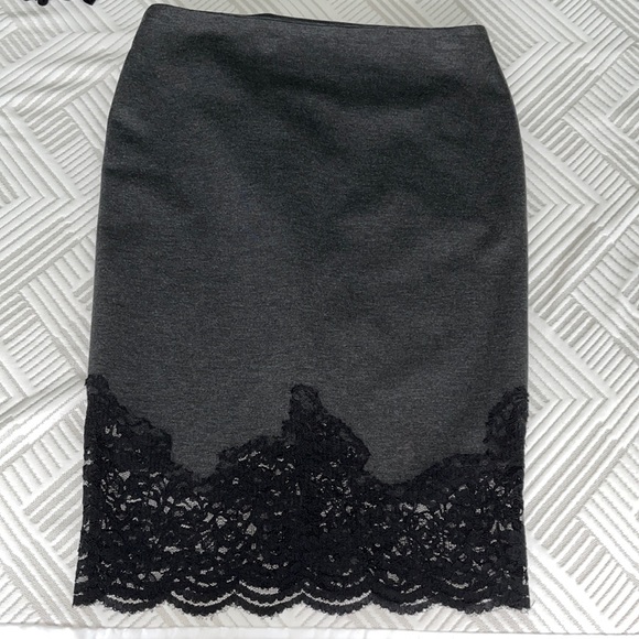 Vince Camuto skirt w lace detail. Size 0 or Small - Picture 3 of 6